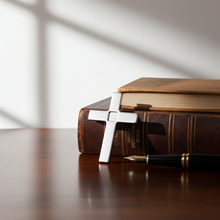 Lade das Bild in den Galerie-Viewer, Nano Bibel Titan (hochglanz) 8 verschiedene Sprachen
